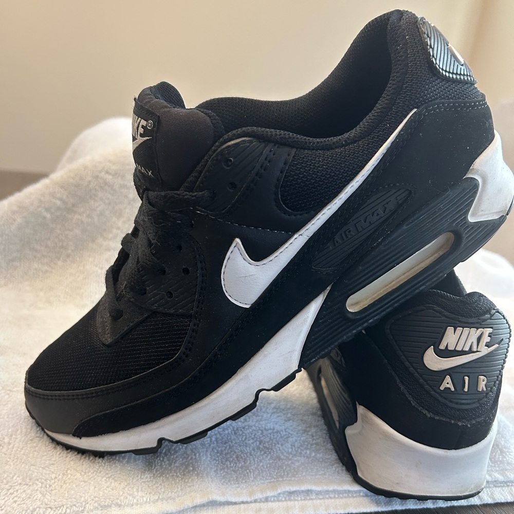 Nike Air Max 90 PreOwned Good Condition Men 9.5 / Women 11